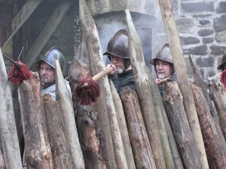 16.-At-the-barricades