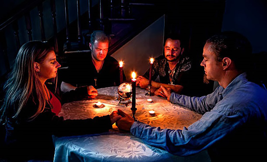 four-people-conducting-a-seance