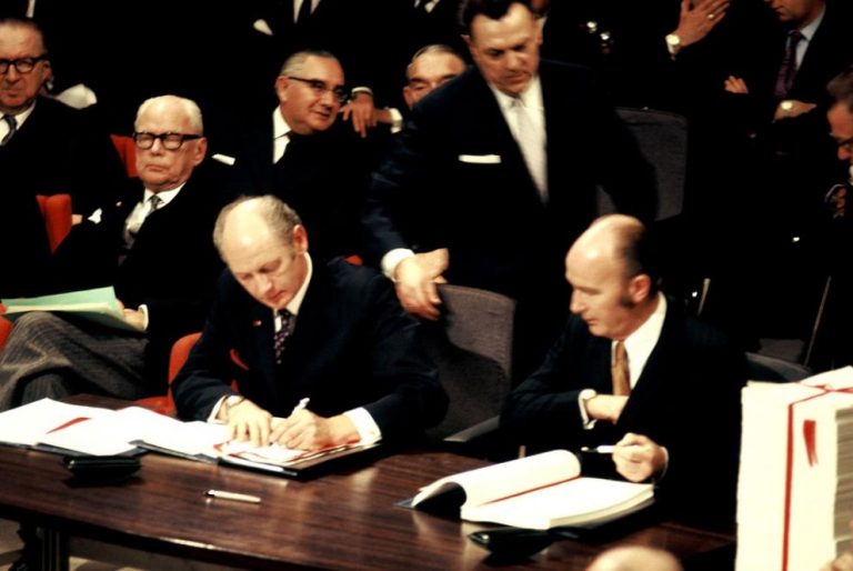signature-eu-accession-treaty-ireland
