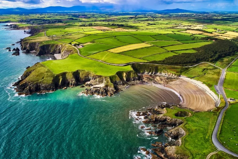 Ireland-County-Waterford-Copper-Coast-Copper-Coast-UNESCO-Global-Geopark-Kilmurrin-Cove