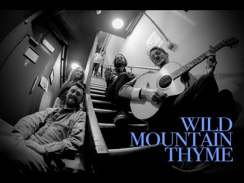 The_Longest_Johns_with_NATI._-_Wild_Mountain_Thyme_on_the_tour_bus