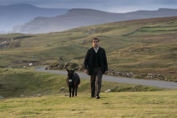 cropped_resized_colin_farrell_donkey___the-banshees-of-inisherin-012b_Banshees_05-10-21_1120_copy_rgb__2____Courtesy_Searchlight_Pictures__2022_20th_Century_Studios
